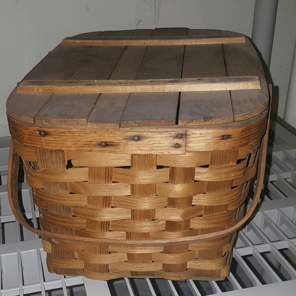 Vintage Wood Basket with lid - Picture 3 of 7